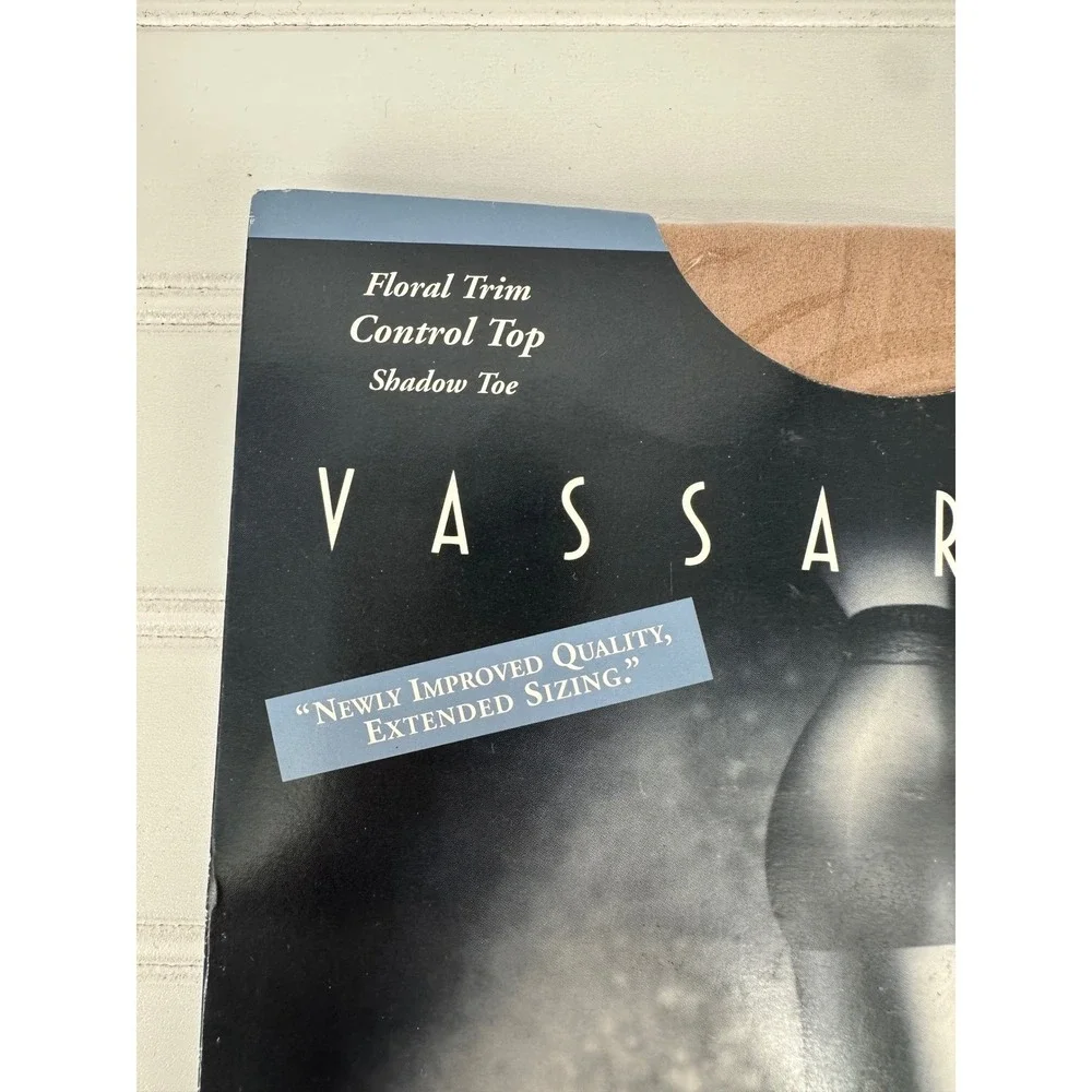 Vassarette Pantyhose Womens Small Nude Floral Trim Control Top Shadow Toe 9071